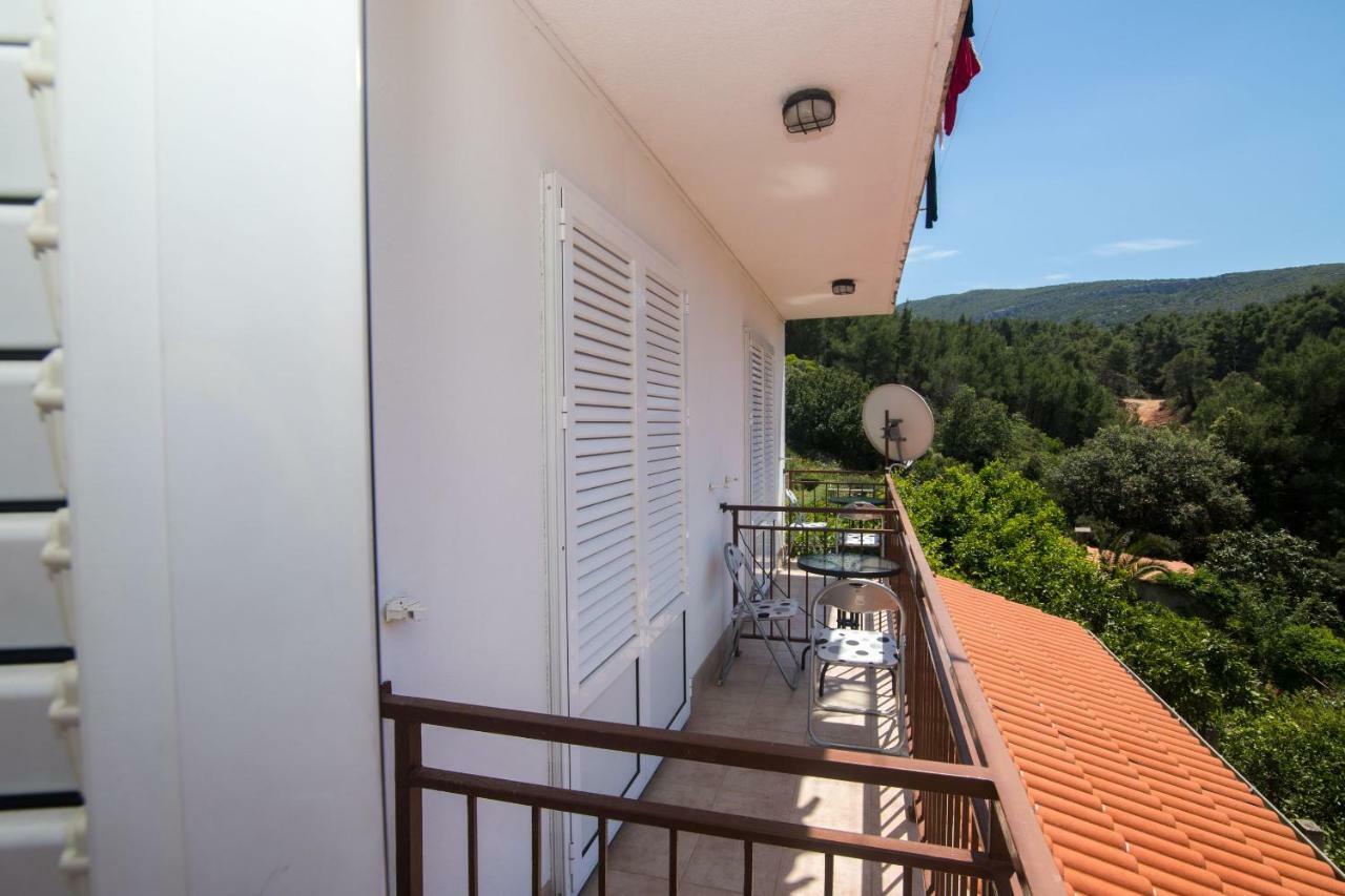 Apartments Jelka Jelsa  Exterior foto